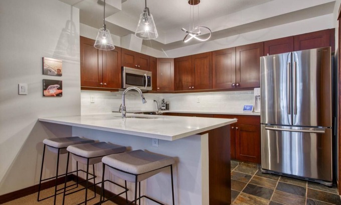 Sun Peaks Condominio | 2 bed/bath ski-in, ski-out condo in Stone's Throw