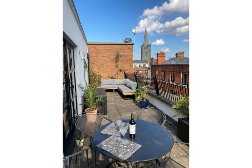 The Liberties Apartamento | 2 Bed City Centre Penthouse with Cathedral Views