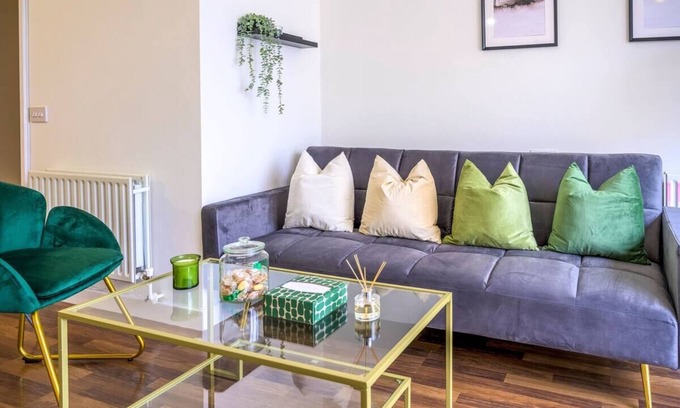 Custom House Apartamento | 2 Bed close to ExCeL London and Elizabeth Line with Wi-Fi