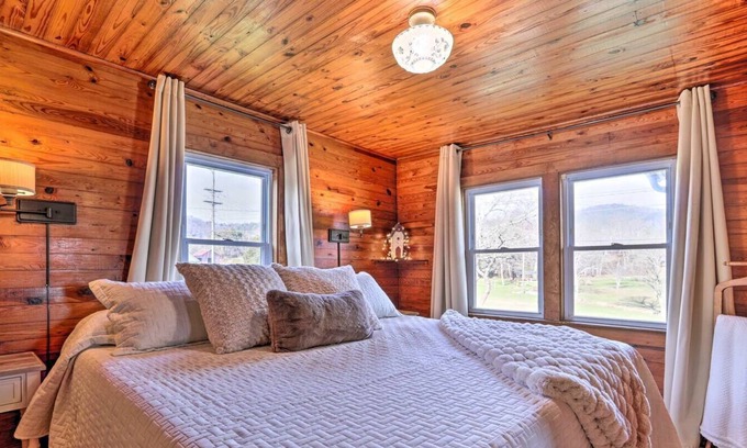 Wears Valley Cabaña | 2 Bed Cottage | Hot Tub |Spectacular Mountain View