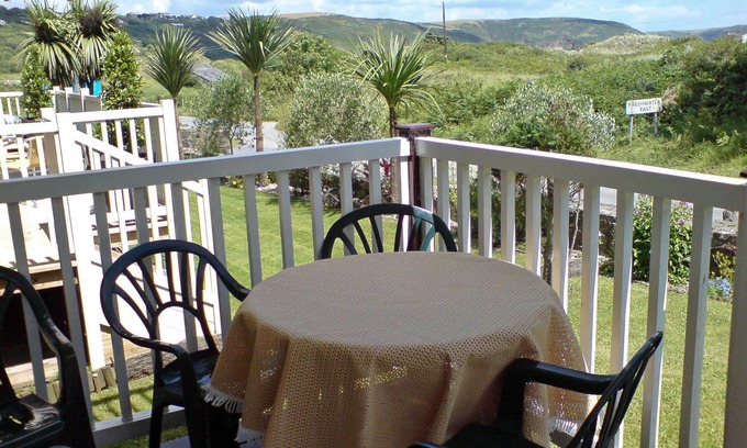 Pembroke Casa | Casa de 2 dormitorios con baño con vistas a la playa y a la costa