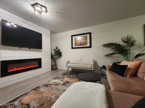 Southwest Calgary Apartamento | 2-bed entire suite 10 mins from all attractions