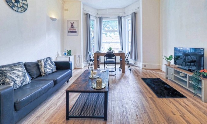 Kilburn Apartamento | 2 Bed Flat In Heart Of Kilburn With Extra Bed Suitable for 6 People