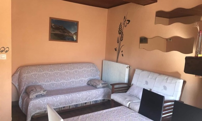 Saint-Pierre-dels-Forcats Casa | 2-bedroom house with garage and garden.