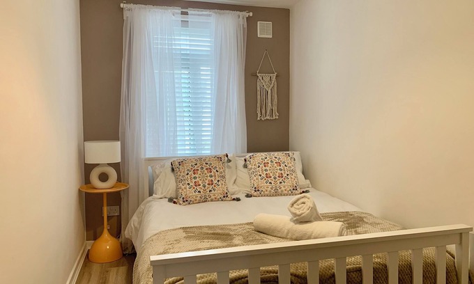 Stroud Green Apartamento | 2 Bed Ground Floor, Boho Chic Garden Flat with Parking