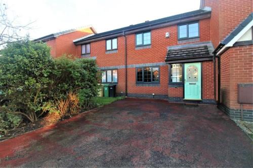Bolton Casa | 2 Bed House - Sleeps 4 - Pets - Garden - Parking