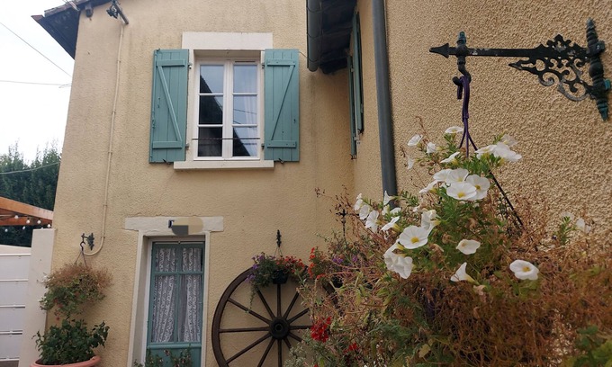 Confolens Casa | Charming two bedroom gite with beautiful gardens
