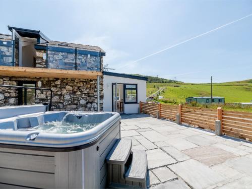 Aberdovey Casa | 2 Bed in Aberdovey DY049