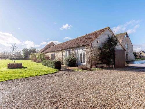 Chippenham Casa | 2 Bed in Chippenham 77333