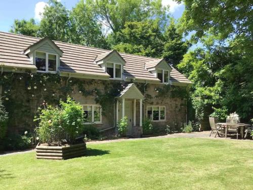 Kington Casa | 2 Bed in Lyonshall 93321