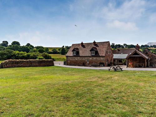Giltbrook Casa | 2 Bed in Newthorpe 47031