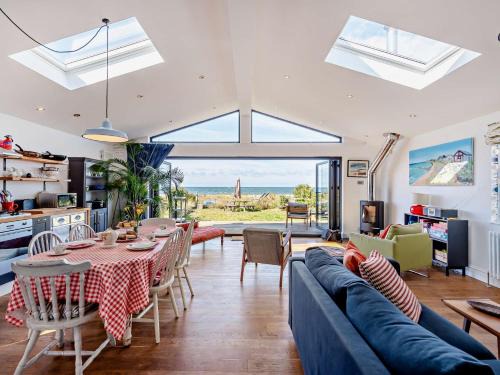 Whitstable Casa | 2 Bed in Whitstable WCC19
