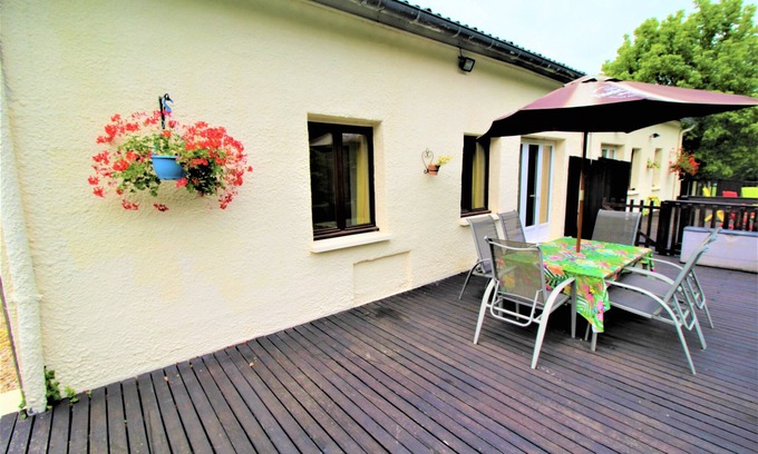 Cercoux Casa | 2 bed lakeside guest house with parking