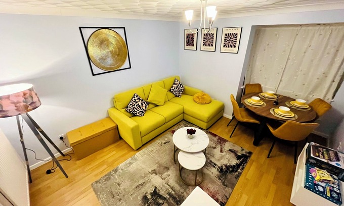 Luton Apartamento | 2‑Bed Luxe Retreat near Leagrave Stn, L&D Hosp, LTN Airport & Whipsnade Zoo.