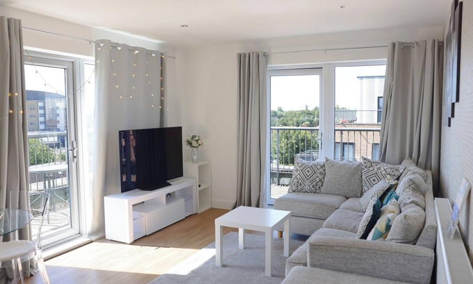 Brooklands Apartamento | 2 Bed Penthouse near Romford Station with Free Parking