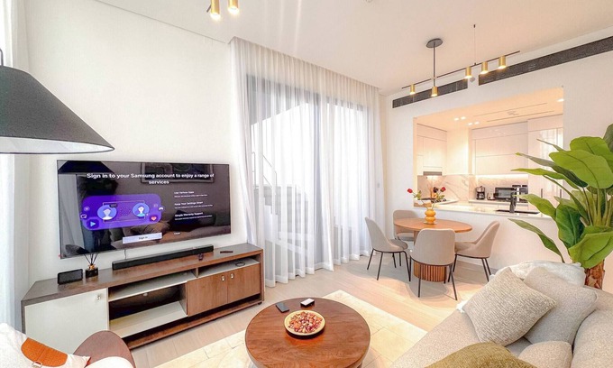 Jumeirah Village Apartamento | 2 Bed, Private Pool, Big Terrace, Solysian Stay