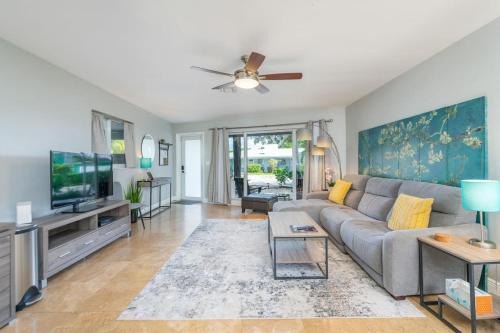 Wilton Manors Casa | 2 Bed - Steps from Wilton Drive I Fire Pit I BBQ