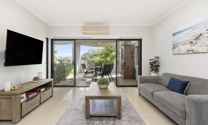 South Brisbane Apartamento | 2-Bed Urban Haven with Parking and Balcony