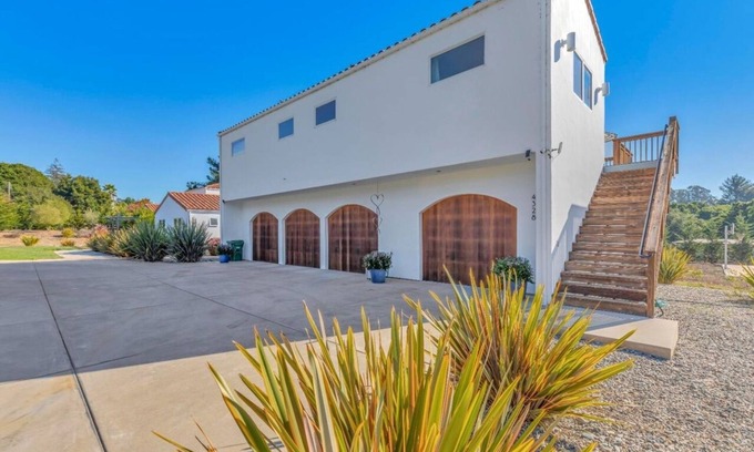 Soquel Apartamento | 2 Bedroom 1.5 Bathroom. Fully furnished. With Pool and Hot Tub Access.