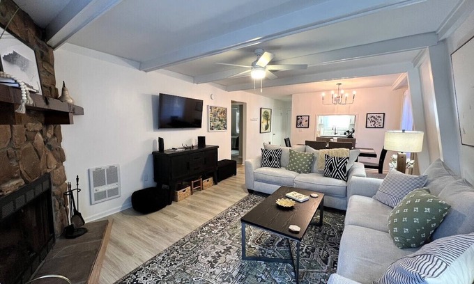 Banner Elk Condominio | 2 bedroom, 1 bath condo with view, Across from Sugar Mountain