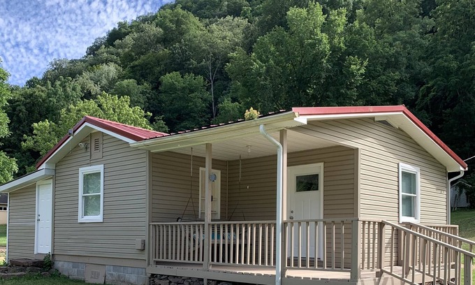 Bellepoint Casa | 2 Bedroom 1 bath House on the New River