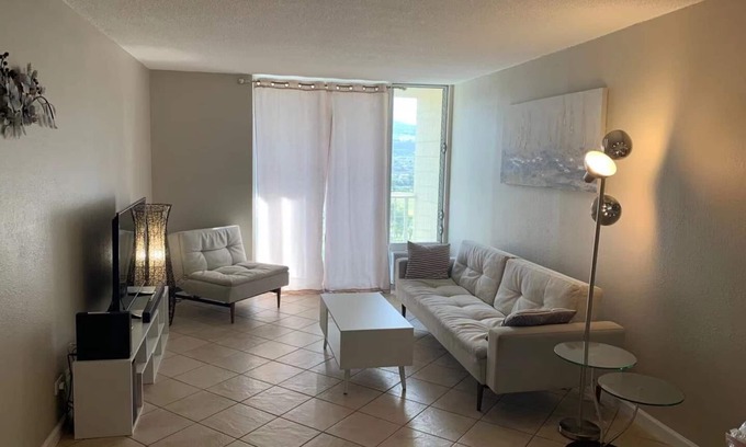 Diamond Head - Kapahulu - St. Louis Condominio | 2 bedroom 1 bathroom, walk to world famous Waikiki beach only 0.3mi