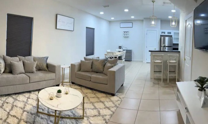 McAllen Condominio | 2-Bedroom/2.5 Bath Condo with Pool and Picnic Area