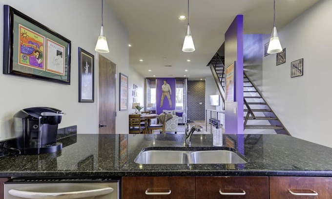 Downtown Memphis Condominio | 2 habitaciones / 2. 5 baños Memphis Condo - ¡Excelente ubicación en el centro!
