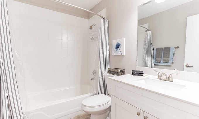 Singer Island Apartamento | 2 Bedroom 2 Bath Walking distance to Beach and Restaurants