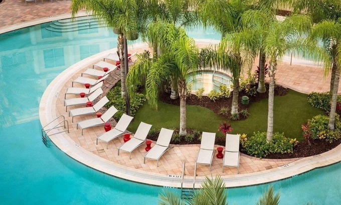 Celebration Apartamento | 2-Bedroom, 2- Bath, 2 -Balcony, Corner Suite - Minutes from Disney Theme Parks!