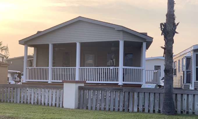 Port Isabel Cabaña | 2 Bedroom 2 Bath Long Island Village Family Cottage