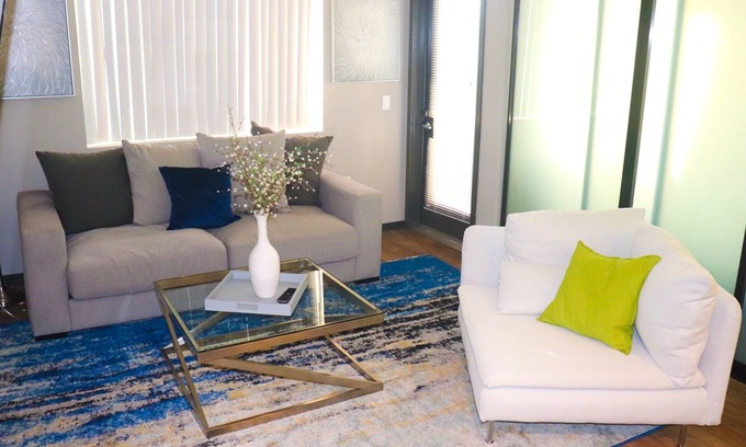 Irvine Business Complex Apartamento | 2 dormitorios y 2 baños Resort de lujo de estilo moderno. Centro Irvine Diamond.
