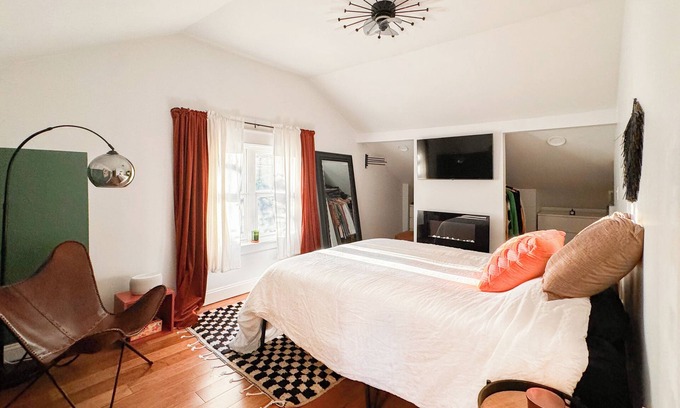 Royal Oak Casa | 2-bedroom 2 bath Oasis in Royal Oak with Office, Gym, WiFi