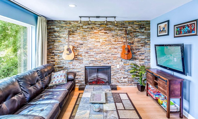 North Capitol Condominio | 2 Bedroom, 2 Bath Riverfront View★WALK to Downtown