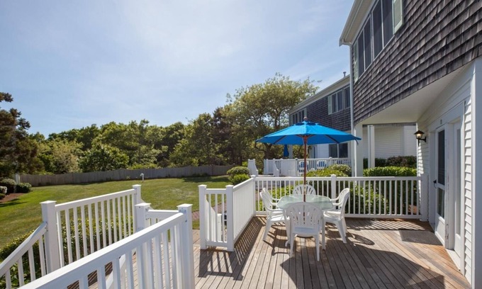 West Yarmouth Apartamento | 2 Bedroom 2 Bath Townhouse, Green Harbor Resort, Rental Bikes, Garden