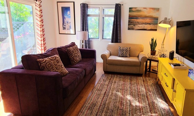 West Beach Condominio | 2 bedroom 2 bath West Beach private laundry