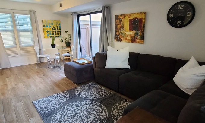 Oak Park Casa | 2 bedroom 2 bath with California King & queen bed