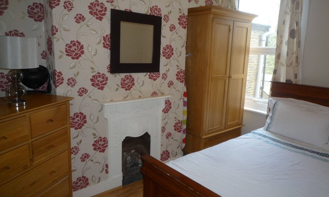 Merton Casa | 2 Bedroom\ 2 Bathroom apartment, 8 minutes walk to tube