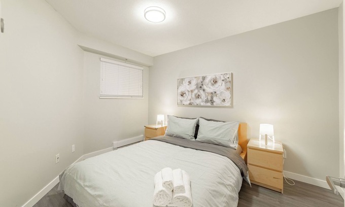 Fairview Condominio | 2 Bedroom 2 Bathroom Condo Walkable to Granville Island near Vancouver Hospital
