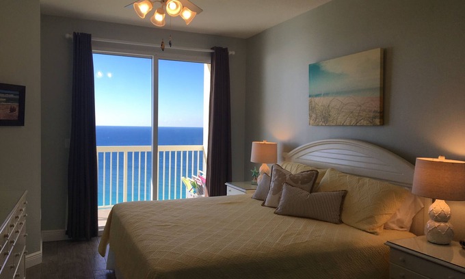 Miramar Beach Condominio | Tarifas reducidas! - 2 habitaciones / 2 baños con literas; Servicio de playa