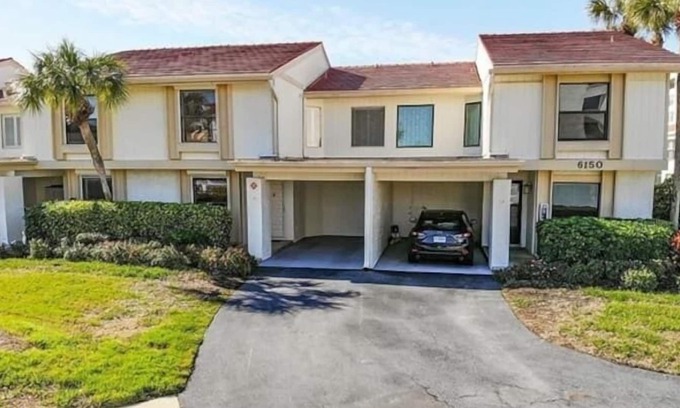 Casa del Mar Apartamento | 2 Bedroom 654965 by Houzlet