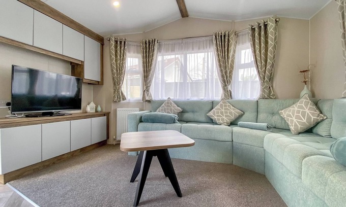 Weston-super-Mare Cabaña | 2 bedroom accommodation in Kewstoke, near Weston-Super-Mare