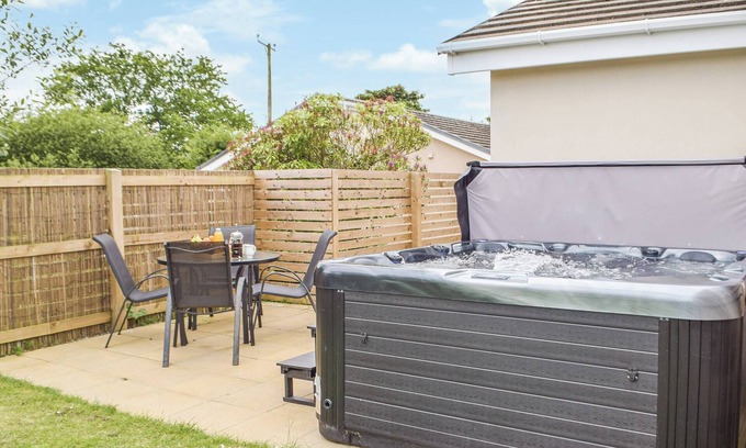 St Brides Cabaña | 2 bedroom accommodation in Walwyns Castle