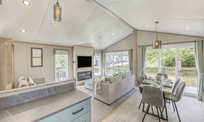 Woodhall Spa Chalet De Esquí | Luxury new lodge on the Oak View development with a spacious and open plan living and kitchen area.