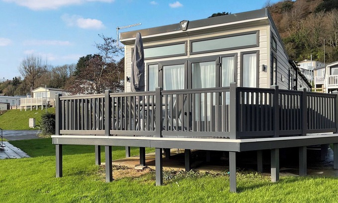 Pendine Cabaña | 2 bedroom accommodation in Pendine, near Laugharne and Llansteffan