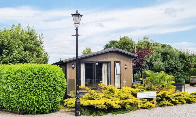 Little Weighton Cabina | 2 bedroom accommodation in Little Weighton, Nr Beverley