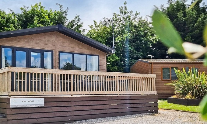 Little Weighton Cabina | 2 bedroom accommodation in Little Weighton, Nr Beverley