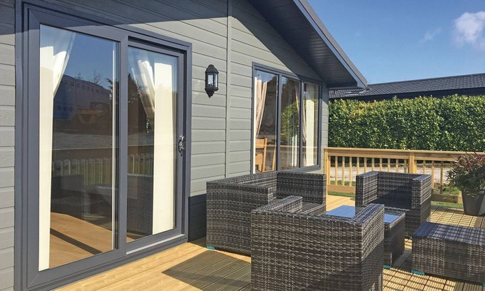 Little Weighton Cabina | 2 bedroom accommodation in Little Weighton, Nr Beverley