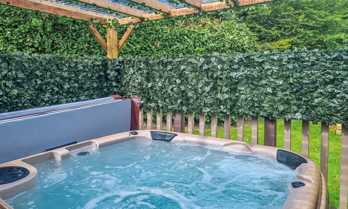 Little Weighton Cabina | 2 bedroom accommodation in Little Weighton, Nr Beverley