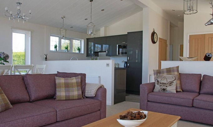 Little Weighton Cabina | 2 bedroom accommodation in Little Weighton, Nr Beverley